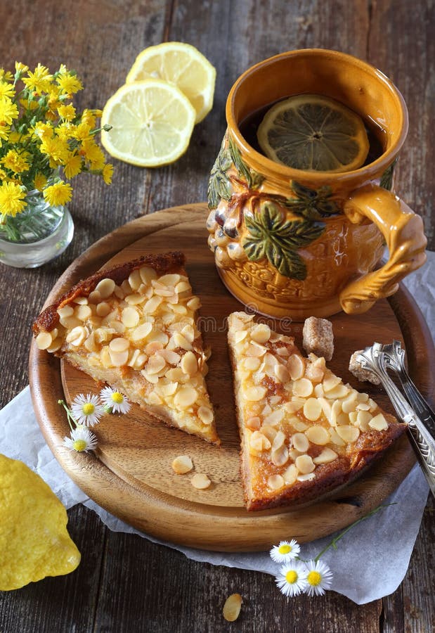 Лимонный пирог и чай
