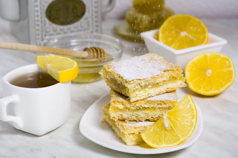 Лимонный пирог и чай