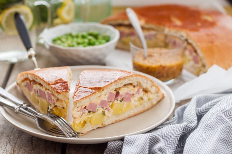 Пирог с картофелем и ветчиной