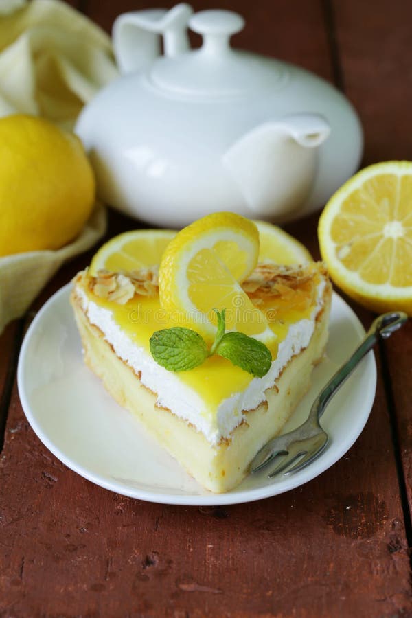 Лимонный пирог и чай