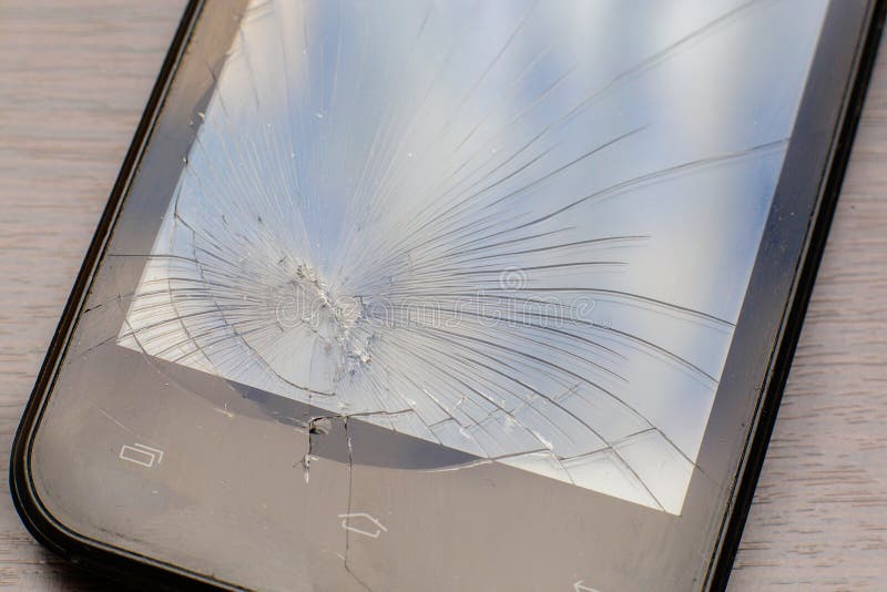 Трещина на экране смартфона. Трещина на защитном стекле. Под стеклом треснул экран телефона. Трещина на тачскрине.