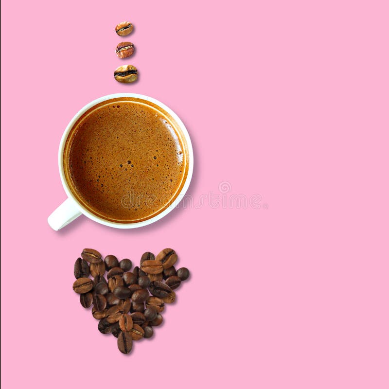 Чашка кофе, сердце кофейных бобов и золотых бобов на розовом фоне,  минимализм Стоковое Изображение - изображение насчитывающей минимально,  капучино: 165204839