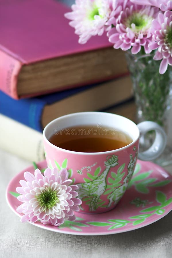 13 чашек чая. Цветы в чашке. Красивые цветы в чашке. Чай цветок. Чай с цветами.