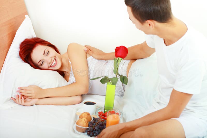 Кофе в постель девушке