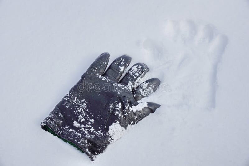 Судебно-химическая экспертиза. Экспертиза следов одежды. Следы разреза в криминалистике. Криминалистика трасологическая экспертиза следа обуви. Трасология и трасологическая эксперти.