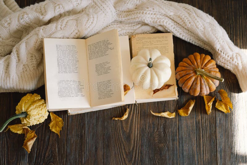 Книга с засушенными цветами