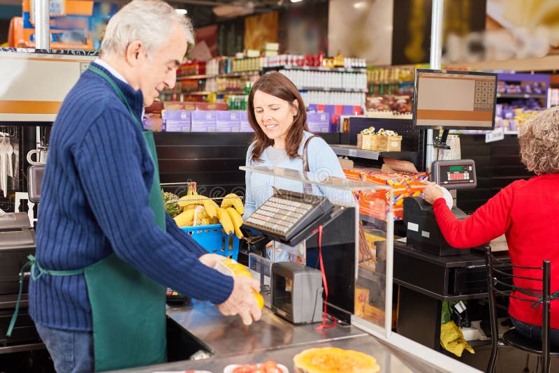 Сканирование продуктов на кассе. Профессия сканировать продукты. Сканирование товара. Кассир пароль