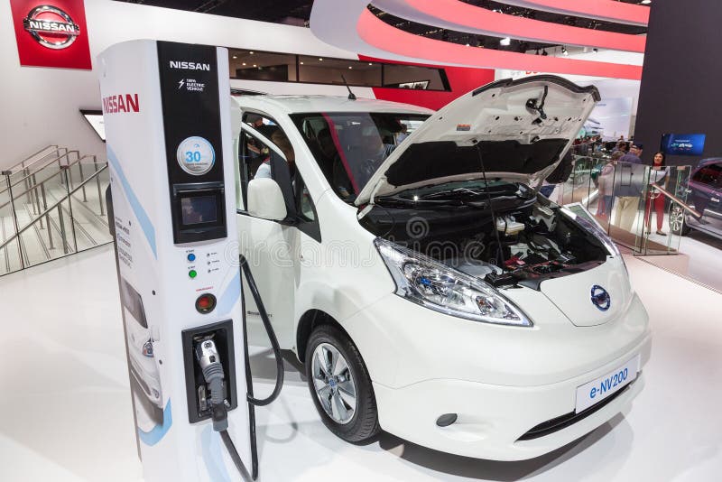 Nissan электромобиль Leaf гибрид