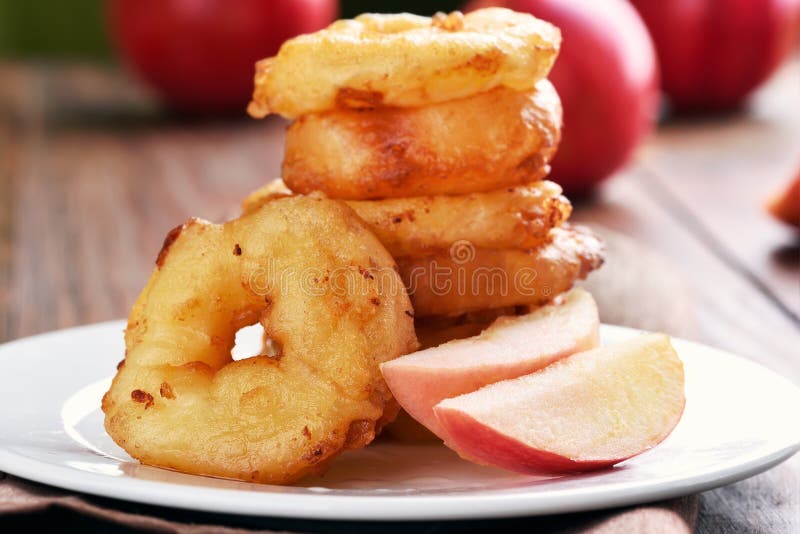 Яблочные кольца в кляре