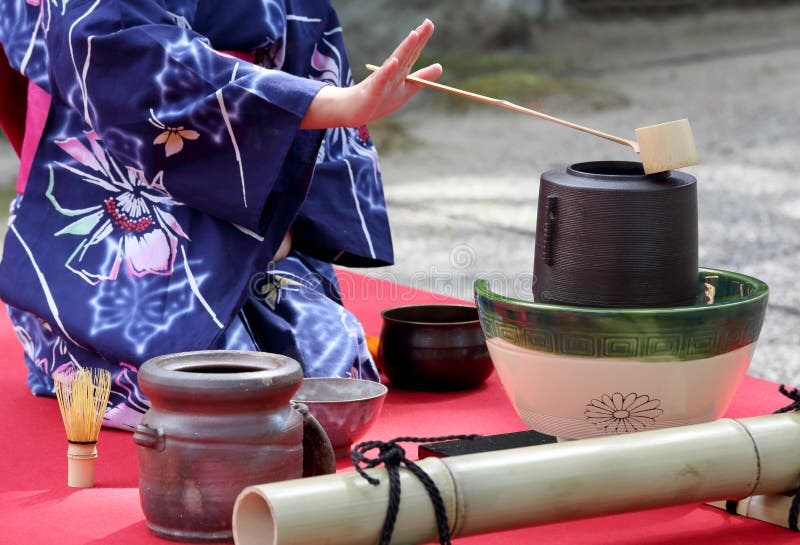 Japanese Green Tea Ceremony. Japanese Chado. Чайная церемония в японском саду