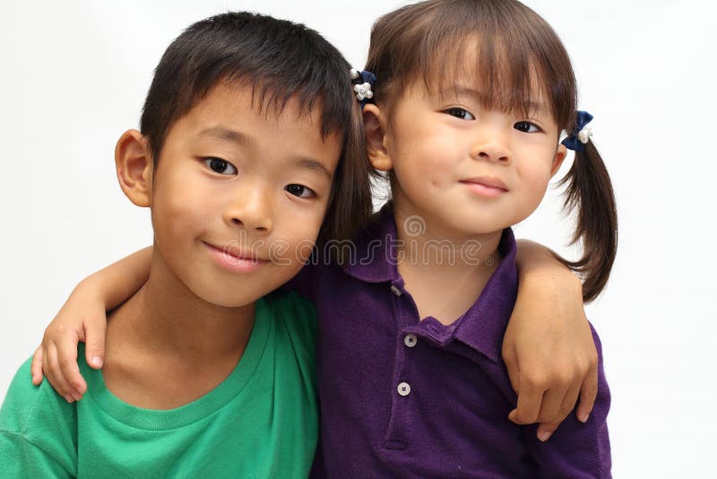 Младший брат японки. Братья японцы. Японец и японка брат и сестра. Старший брат японец. Японские брат и сестра фото.