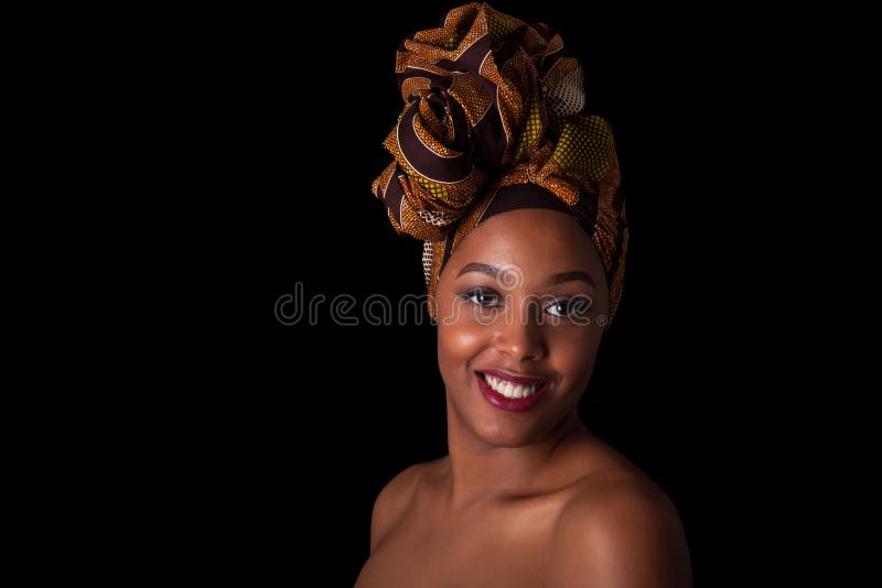 非洲人给五颜六色的纵向妇女穿衣 编辑类库存照片. 图片 包括有 耳朵, 表面, 汽车, 豪萨人, 比赛, 成串珠状 