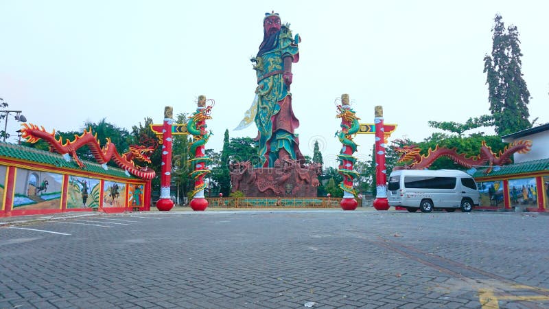 东爪哇 19年6月23日 关圣比奥寺维原后院的关公大像库存图片 图片包括有佛教 安静