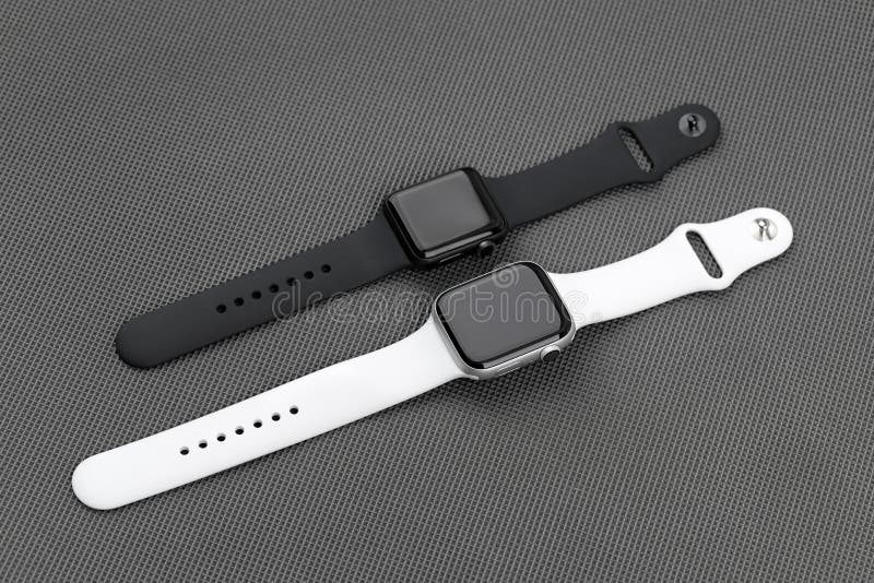 两个智能手表灰色背景中的apple Watch 图库摄影片 图片包括有watch 灰色背景中的apple 173751122