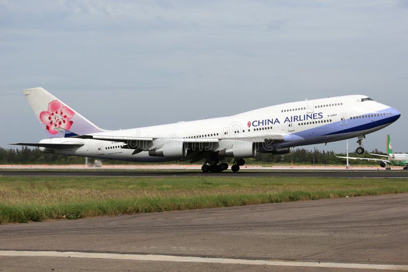 中华航空公司波音747 400飞机台北桃园机场编辑类图片 图片包括有社论 起飞 航空 运输 中华航空公司波音747 400飞机台北桃园机场编辑类图片 图片包括有社论 起飞 航空 运输
