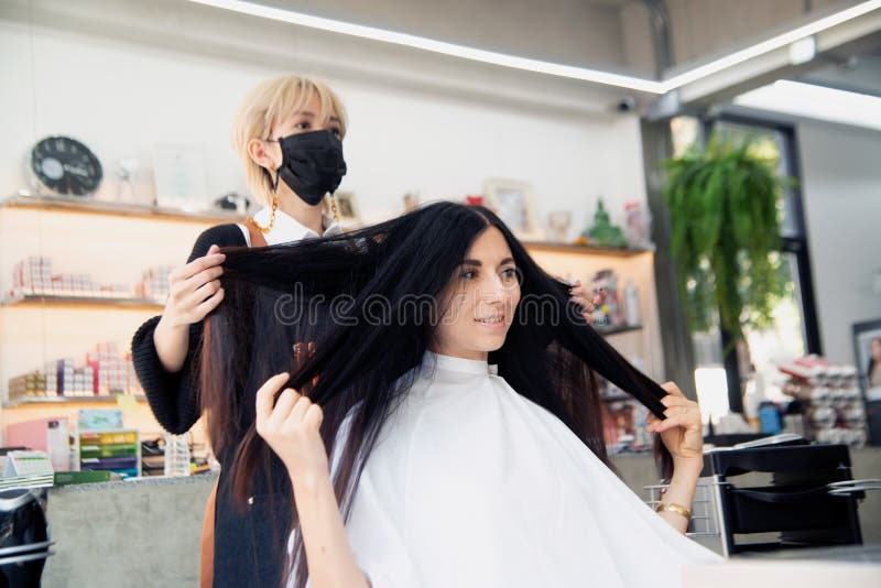 亚洲女理发师做mrs客户的发型在曼谷市的现代美容院 库存图片 图片包括有胡子 快乐 人们 城市 亚洲女理发师做mrs客户的发型在曼谷市的现代美容院 库存图片 图片包括有胡子 快乐 人们 城市
