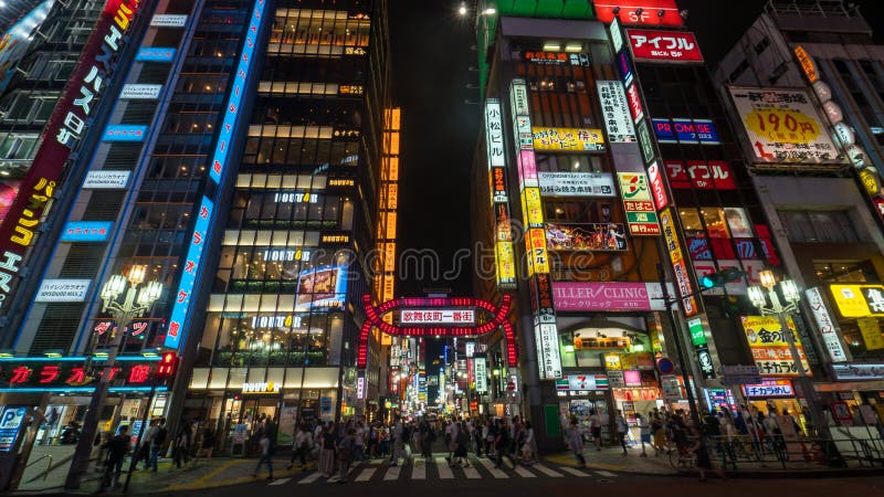 人长的曝光照片kabukicho的在新宿 娱乐和红灯区 东京 日本编辑类