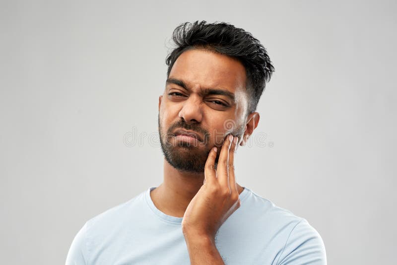 从牙痛的印度人痛苦库存照片 图片包括有灰色 男人 不健康 人员 可及性 背包 表面 从牙痛的印度人痛苦库存照片 图片包括有灰色 男人 不健康 人员 可及性 背包 表面