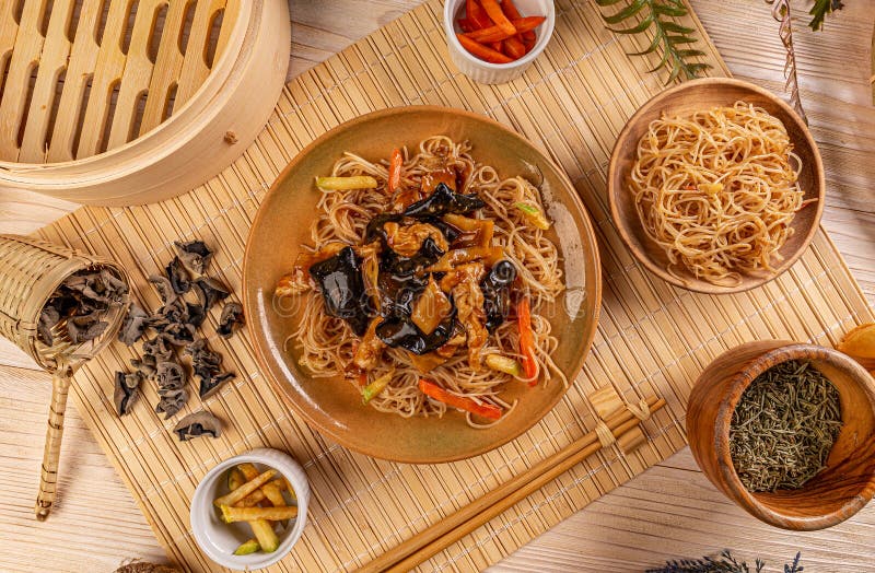 传统中国菜菜单库存照片 图片包括有位置 筷子 膳食 混乱 传统 服务 正餐 顶层