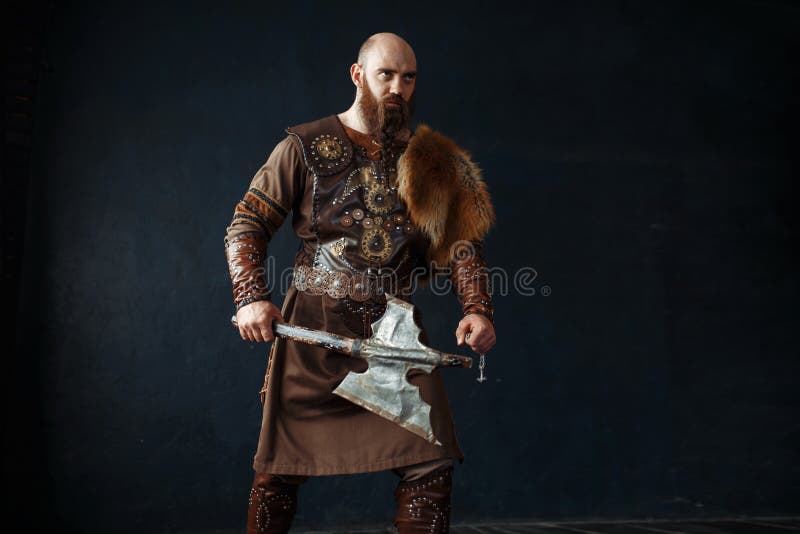 传统北欧服装中斧头的维京人库存图片 图片包括有中世纪 男性 金属 北部 被证实的 一个