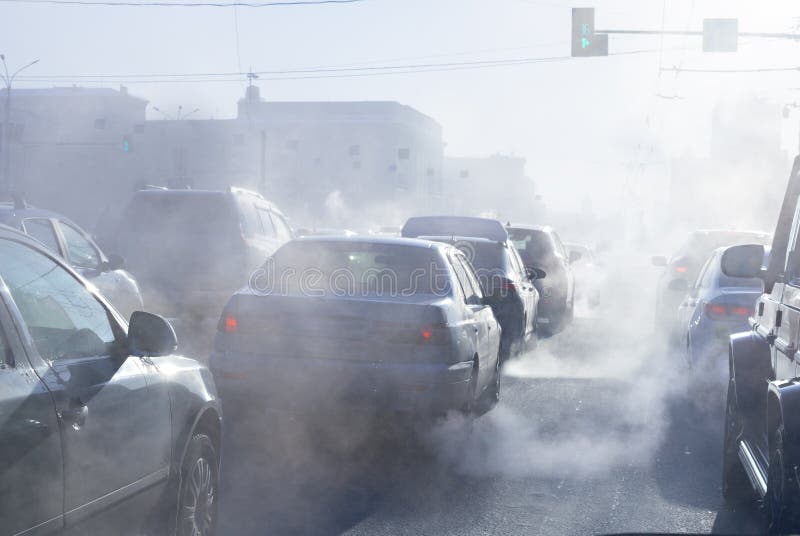 冬季城市汽车尾气污染 烟 库存照片. 图片 包括有 二氧化物, 气体, 城市, 设备, 放射, 能源, 环境 - 169387840