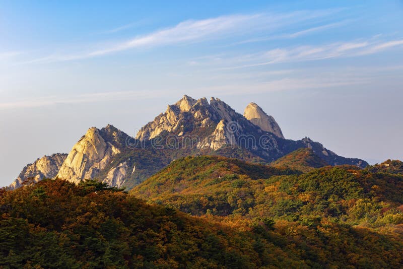 日出在北汉山国立公园的秋天库存照片 图片包括有