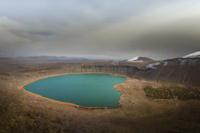 卡帕多西亚 心形石榴湖 火山口湖库存图片 图片包括有行程 小山 旅游业 春天 云彩 夏天