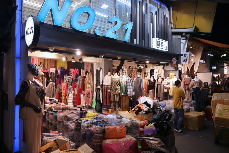 批发服装店编辑类库存图片 图片包括有行业 购物 批发 安排 街道 衣裳 界面 区域 批发服装店编辑类库存图片 图片包括有行业 购物 批发 安排 街道 衣裳 界面 区域
