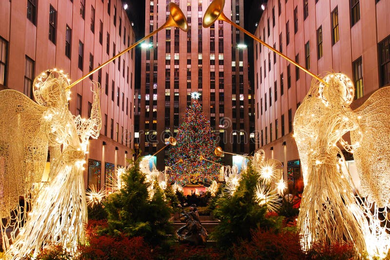 在纽约-洛克菲勒中心圣诞树的圣诞节图库摄影片. 图片包括有装饰品, 节假日, 装饰, 活动, 照亮- 63233787