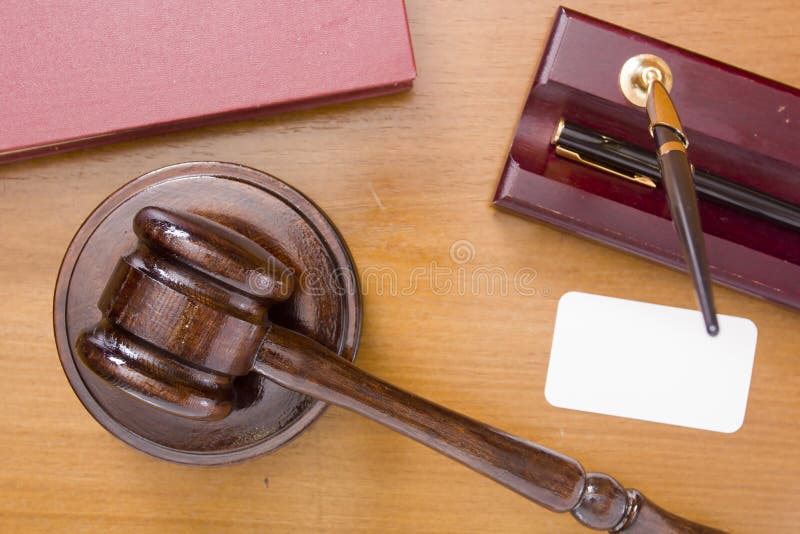 裁判员木锤子库存图片 图片包括有律师 法律 传统 检察官 短槌 调查官 被调整的 司法