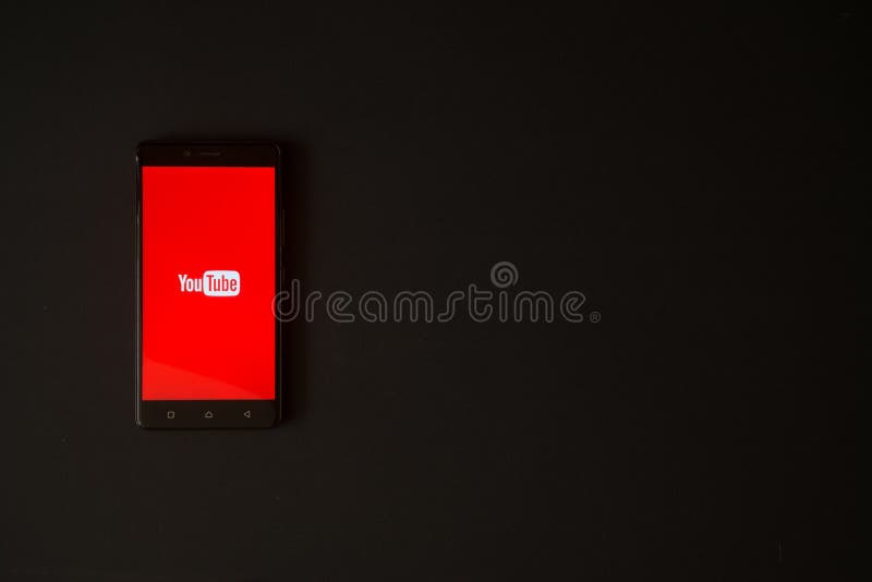 在智能手机屏幕上的youtube商标在黑背景编辑类库存照片 图片包括有社论 徽标 屏幕 通信 在智能手机屏幕上的youtube商标在黑背景编辑类库存照片 图片包括有社论 徽标 屏幕 通信
