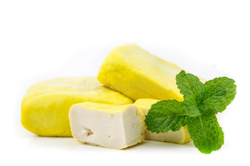 在白色背景的黄色豆腐库存图片 图片包括有食物 特写镜头 对象 烹调 有机 汉语 豆腐
