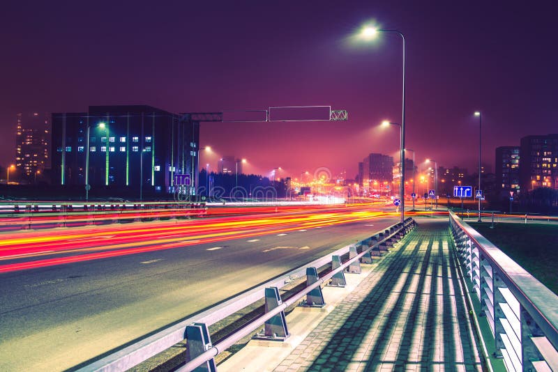 城市道路夜场面库存照片 图片包括有 城市道路夜场面库存照片 图片包括有
