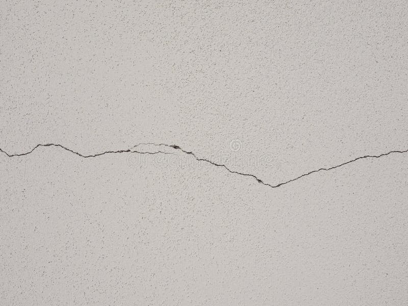 Горизонтальная трещина в стене. Горизонтальные трещины на штукатурке. Продольная трещина в стене. Горизонтальные трещины в стене. Продолнпая трещинав стене.