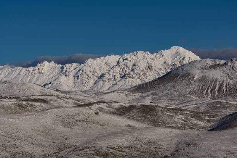 大萨索雪山的冬景库存图片 图片包括有比赛 车手 木板走道 星期 意大利 修改 风筝