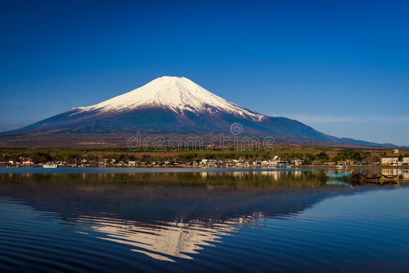 山中湖和富士山库存照片 图片包括有 山中湖和富士山库存照片 图片包括有
