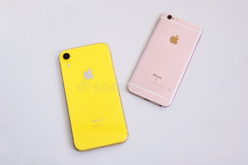 8 19年 乌克兰基辅 粉红色iphone 6s和黄色iphone Xr 编辑类库存图片 图片包括有