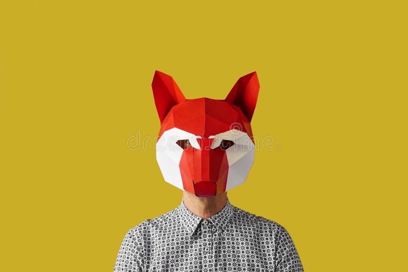 戴红狐狸面具的年轻人库存图片 图片包括有几何 服装 马尔迪 男人 当代 五颜六色 活动 戴红狐狸面具的年轻人库存图片 图片包括有几何 服装 马尔迪 男人 当代 五颜六色 活动