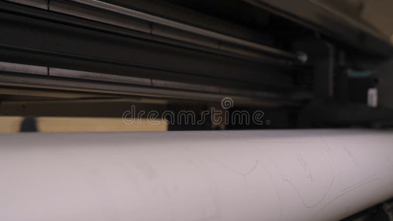 打印机在纸织物的日期和时间码和线打印代码在未来几年削减 概念 Autom 库存照片 图片包括有