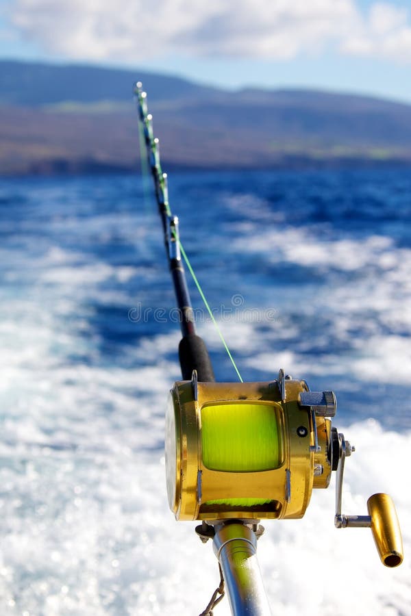 钓竿架. 大型游戏钓鱼. 渔船上的鱼轮和鱼竿图案. 海洋渔竿和鳗鱼库存