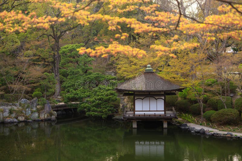 日本和歌山县和歌山桃芝谷花园库存图片 图片包括有拱道 地标 盐水湖 文化 启发 秋天