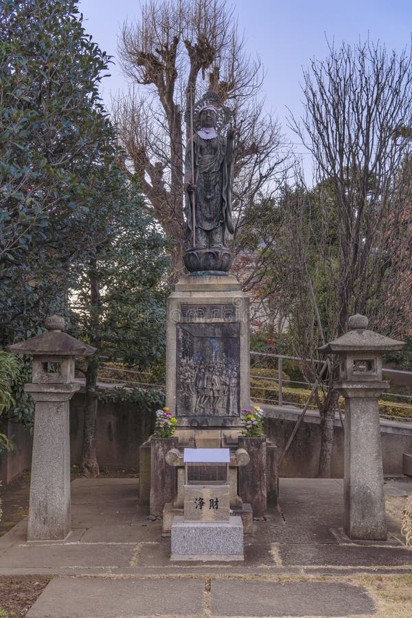 日本护生思想家的座位上刻有金藏雕刻碑编辑类库存照片 图片包括有帽子 编织 特写镜头 宗教信仰