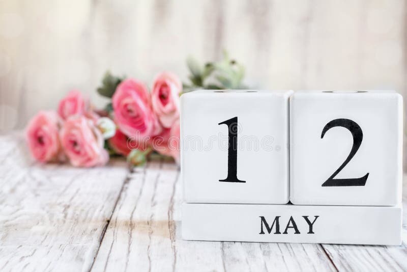 5月12日背景为粉红毛的日历块库存图片 图片包括有特写镜头 土气 图象 水平 可以 护士 5月12日背景为粉红毛的日历块库存图片 图片包括有特写镜头 土气 图象 水平 可以 护士