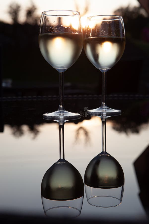 杯夫妇酒库存照片 图片包括有红色 没人 可爱 反映 投反对票 典雅 背包 高雅 火箭筒