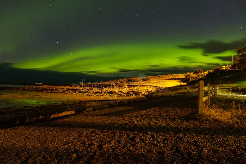 梦幻般的北方绿光 满天星空 暗暗的天空库存图片 图片包括有少许 阿波罗 快速 美妙 冰岛