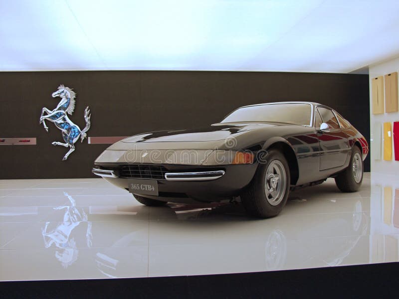 法拉利356 Daytona 小轿车编辑类照片 图片包括有小弟弟 查出 小轿车 前面