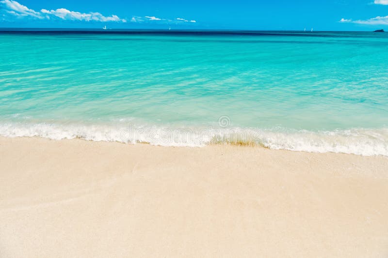 波浪海 海洋在沙子海岸的水背景在安提瓜岛库存照片 图片包括有海岸线 海景 晴朗 旅行 通知 波浪海 海洋在沙子海岸的水背景在安提瓜岛库存照片 图片包括有海岸线 海景 晴朗 旅行 通知