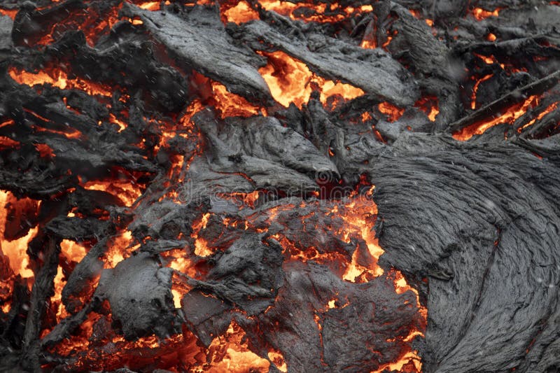 流动熔岩特写 冰岛费格拉达尔斯费尔火山喷发库存图片 图片包括有旅游业 熔岩 橙色 火山 流动熔岩特写 冰岛费格拉达尔斯费尔火山喷发库存图片 图片包括有旅游业 熔岩 橙色 火山