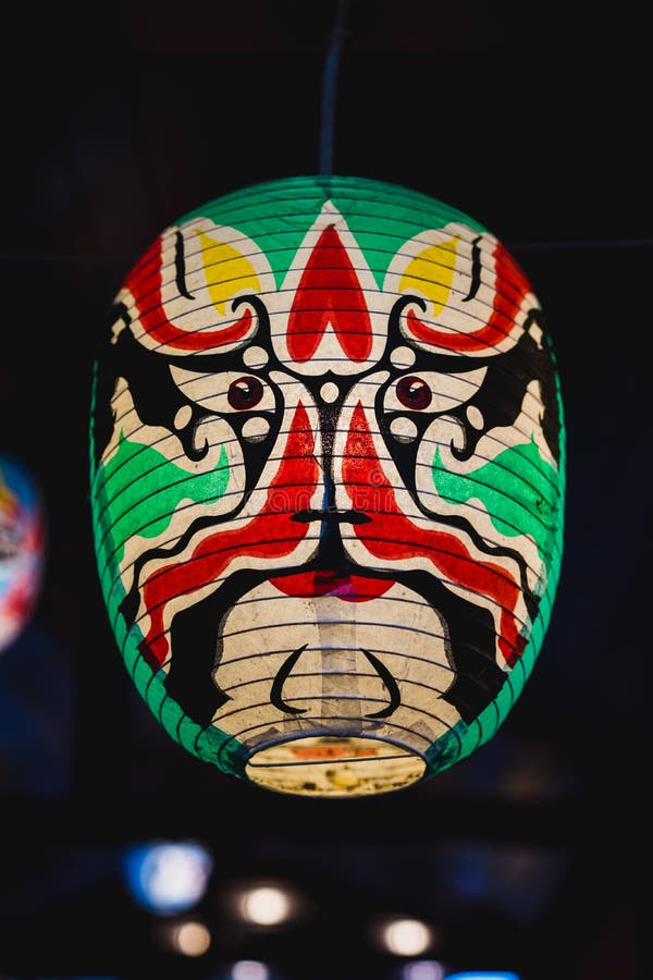 深背景中的日本歌舞伎能剧面具灯编辑类库存照片 图片包括有深背景中的日本歌舞伎能剧面具灯