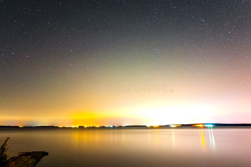 湖边星空星空背景夜空与银河库存图片 图片包括有乳状 背包 天空 蓝色 抽象 恒星 晚上 湖边星空星空背景夜空与银河库存图片 图片包括有乳状 背包 天空 蓝色 抽象 恒星 晚上